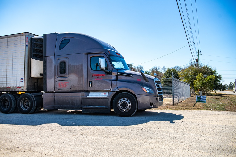 semi trailer parking at mile marker parking wilmington